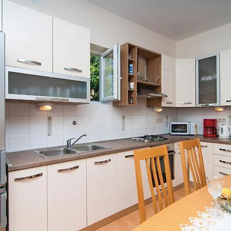 Gorgeous Home In Kastel Gomilica With Wifi Kastela