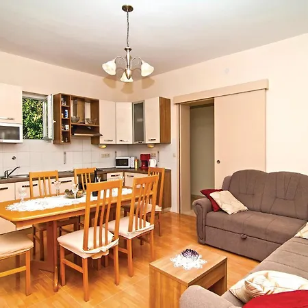 3 Bedroom In Kastel Gomilica * Kaštela