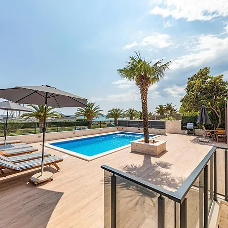 3 Bedroom In Kastel Gomilica
