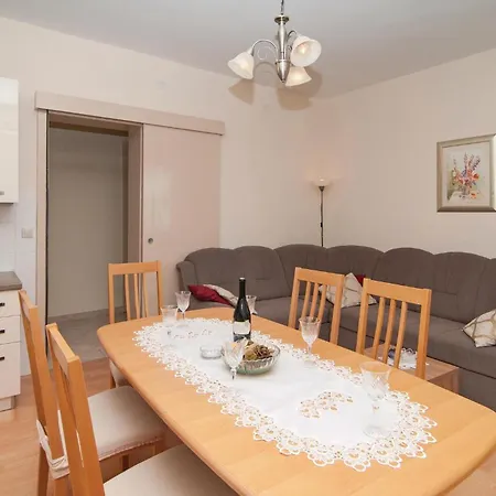 Gorgeous Home In Kastel Gomilica With Wifi Apartment