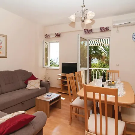 Apartment Gorgeous Home In Kastel Gomilica With Wifi *