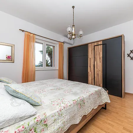 Gorgeous Home In Kastel Gomilica With Wifi Apartment Kastela
