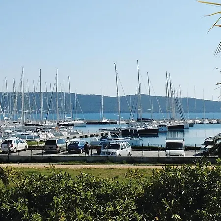 Apartamento 3 Bedroom In Kastel Gomilica Kaštela
