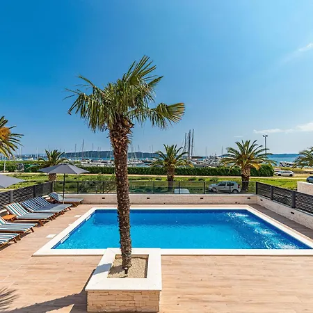 Gorgeous Home In Kastel Gomilica With Wifi Apartment