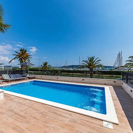 Apartment Gorgeous Home In Kastel Gomilica With Wifi