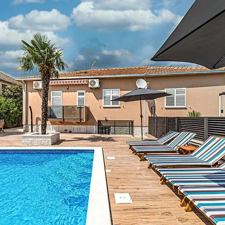 Gorgeous Home In Kastel Gomilica With Wifi Apartment *