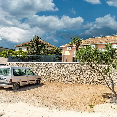 Gorgeous Home In Kastel Gomilica With Wifi Apartment