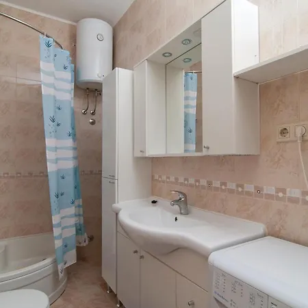 3 Bedroom In Kastel Gomilica * Kaštela