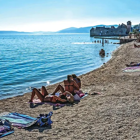 Apartment Gorgeous Home In Kastel Gomilica With Wifi